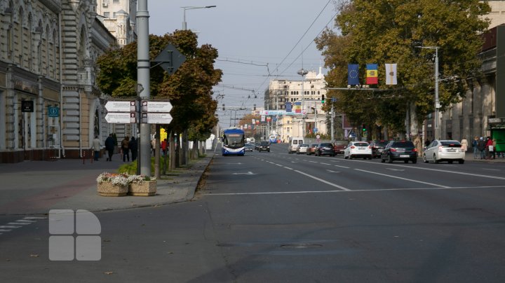 Храм Кишинева в условиях пандемии: без гуляний, но с колокольным звоном и мобильными пунктами вакцинации (ФОТОРЕПОРТАЖ)