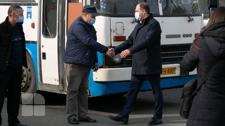 Храм Кишинева в условиях пандемии: без гуляний, но с колокольным звоном и мобильными пунктами вакцинации (ФОТОРЕПОРТАЖ)