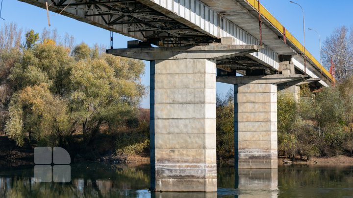 Мост через Днестр у Вадул-луй-Водэ на ремонте: для транспорта открыта только одна полоса (ФОТОРЕПОРТАЖ)