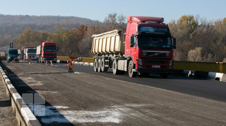 Мост через Днестр у Вадул-луй-Водэ на ремонте: для транспорта открыта только одна полоса (ФОТОРЕПОРТАЖ)