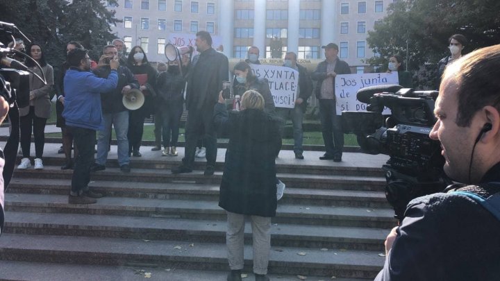 Протест перед парламентом против задержания Александра Стояногло (ФОТО, ВИДЕО) 