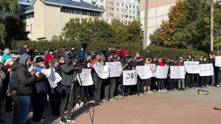 Александр Стояногло прибыл в суд под конвоем (ВИДЕО)