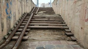 Грязные и вонючие подземки столицы: мэрия их ремонтирует, а вандалы разрушают 