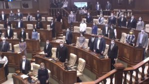 Депутаты парламента почтили минутой молчания память Валентины Русу-Чобану