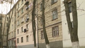 Без отопления в середине ноября: жильцы кишинёвской пятиэтажки до сих пор мёрзнут в своих квартирах