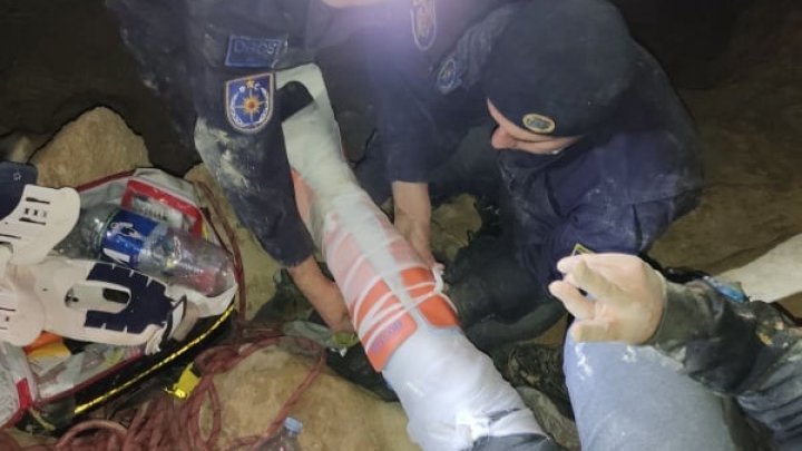 В Криулянах молодой человек застрял в пещере на 350-метровой глубине (ВИДЕО)