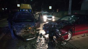 В Бельцах столкнулись три автомобиля: виновник ДТП был навеселе