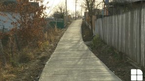 Жители Новых Русешт Яловенского района собрали деньги и привели в порядок улицы родного села