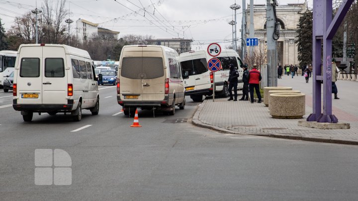 Новый протест транспортников: маршрутки заполнили центр столицы