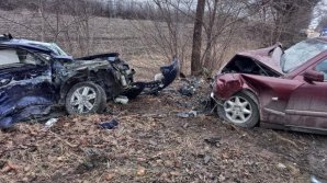 У села Бульбоака лоб в лоб столкнулись два автомобиля, пострадали пять человек