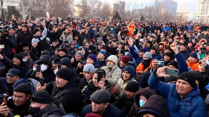 Протесты в Казахстане: правительство ушло в отставку, в трех регионах ввели чрезвычайное положение (ФОТО, ВИДЕО)