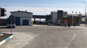 Власти организовали перевоз людей из КПП в Паланке