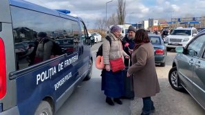 Свыше трёх тысяч украинских беженцев прибыли в Молдову: некоторые идут пешком и часами ждут в очередях