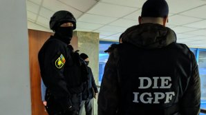 Дело о коррупции: на КПП в Леушенах проводят обыски