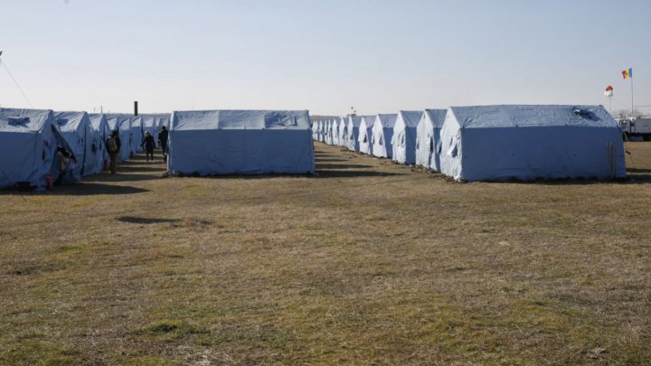 Беженцы не остаются в палатках: сортировочный городок в Паланке занят лишь на 10%