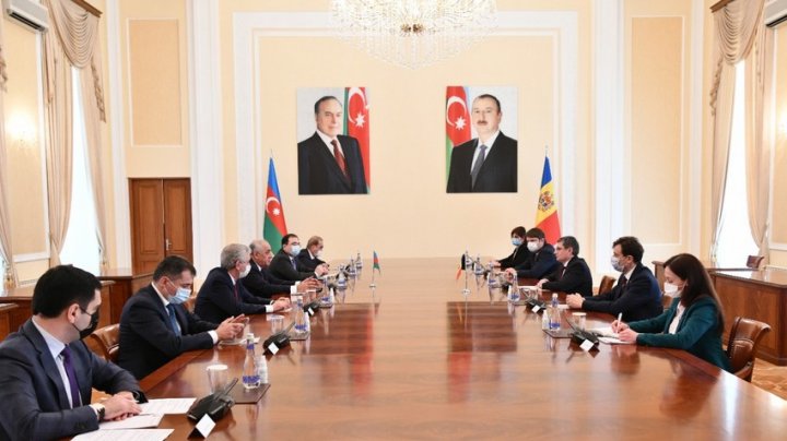 Игорь Гросу встретился в Баку со спикером и премьером Азербайджана 