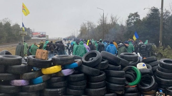 Жители города Энергодар выстроились живым щитом и не дали пройти российским танкам