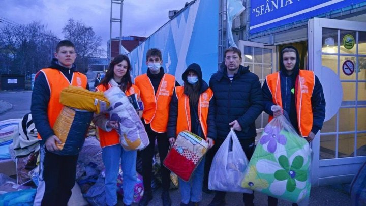 Не спали больше суток: как справляются волонтеры, пожелавшие помочь попавшим в беду соседям