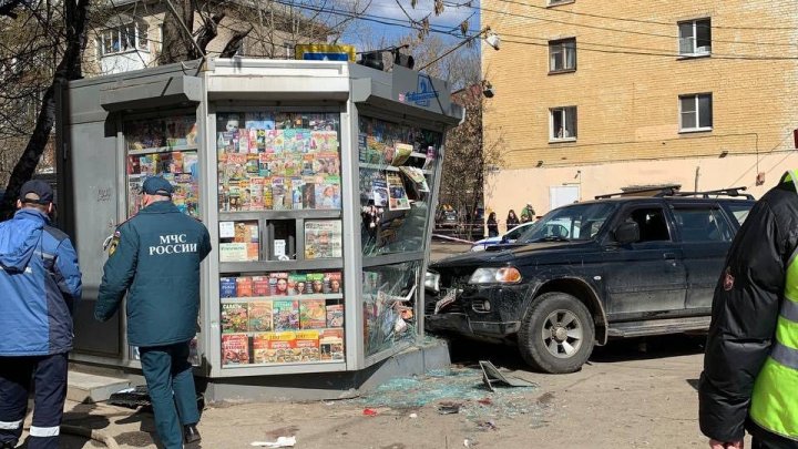 ДТП с участием неотложки и джипа в Твери: машины вылетели на тротуар, есть погибшие (ФОТО, ВИДЕО)