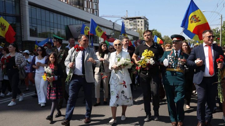 Фракция партии ШОР организовала Марш Мира и флешмоб с запуском голубей в центре Кишинева (ФОТО)