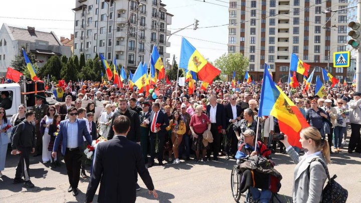 Фракция партии ШОР организовала Марш Мира и флешмоб с запуском голубей в центре Кишинева (ФОТО)