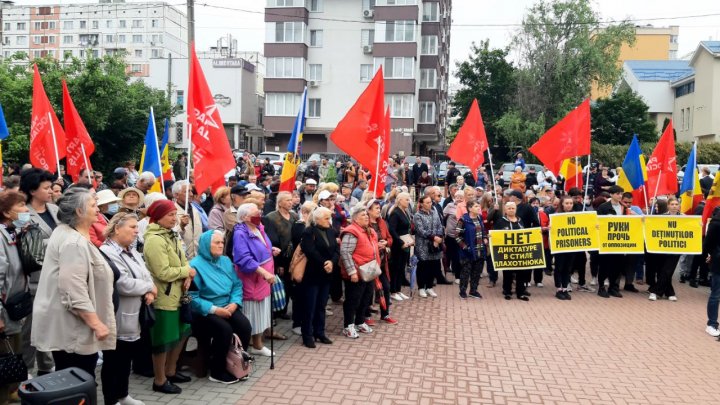 Протест у здания суда, где решается вопрос о помещении под арест Игоря Додона (ВИДЕО)