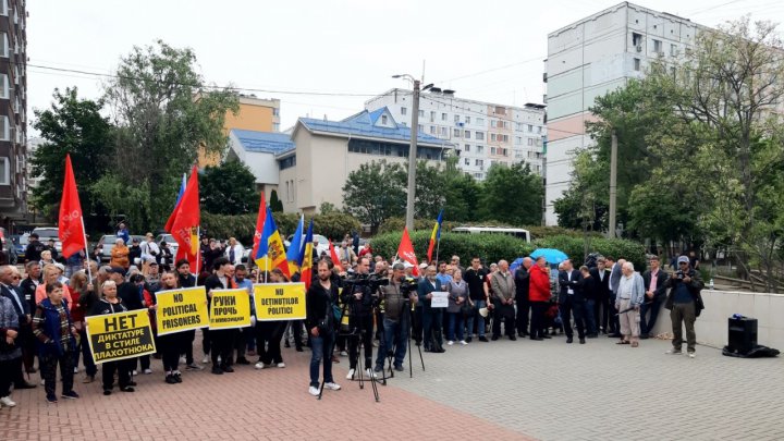 Протест у здания суда, где решается вопрос о помещении под арест Игоря Додона (ВИДЕО)