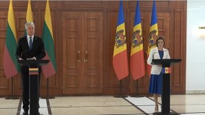 Майя Санду приняла участие в церемонии поднятия флага Литвы в Вильнюсе