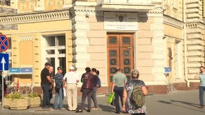 Протест: цветочники, работавшие в секторе Ботаника, заявляют, что их киоски незаконно убрали