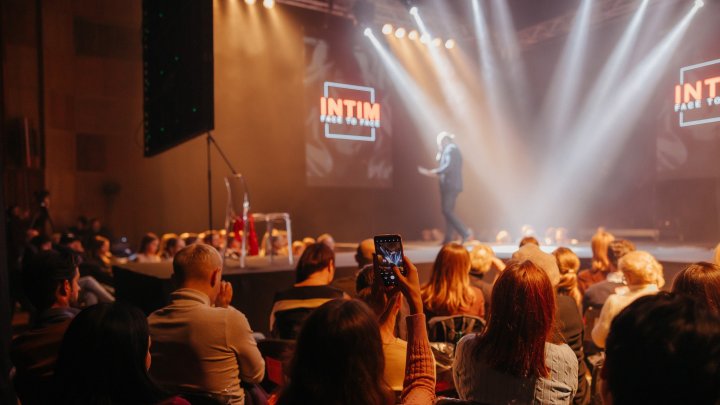 "Интим. Лицом к лицу": в Кишиневе прошел спектакль о людях, живущих с ВИЧ