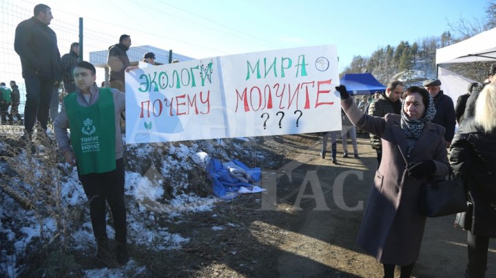 На дороге Лачин-Шуша продолжается акция протеста азербайджанских экологов и активистов (ФОТО)