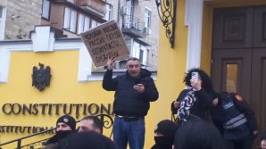 Массовый протест у Конституционного суда: гагаузы отстаивают свой бюджет