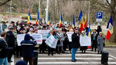 В Кишиневе проходит протест перед зданием правительства